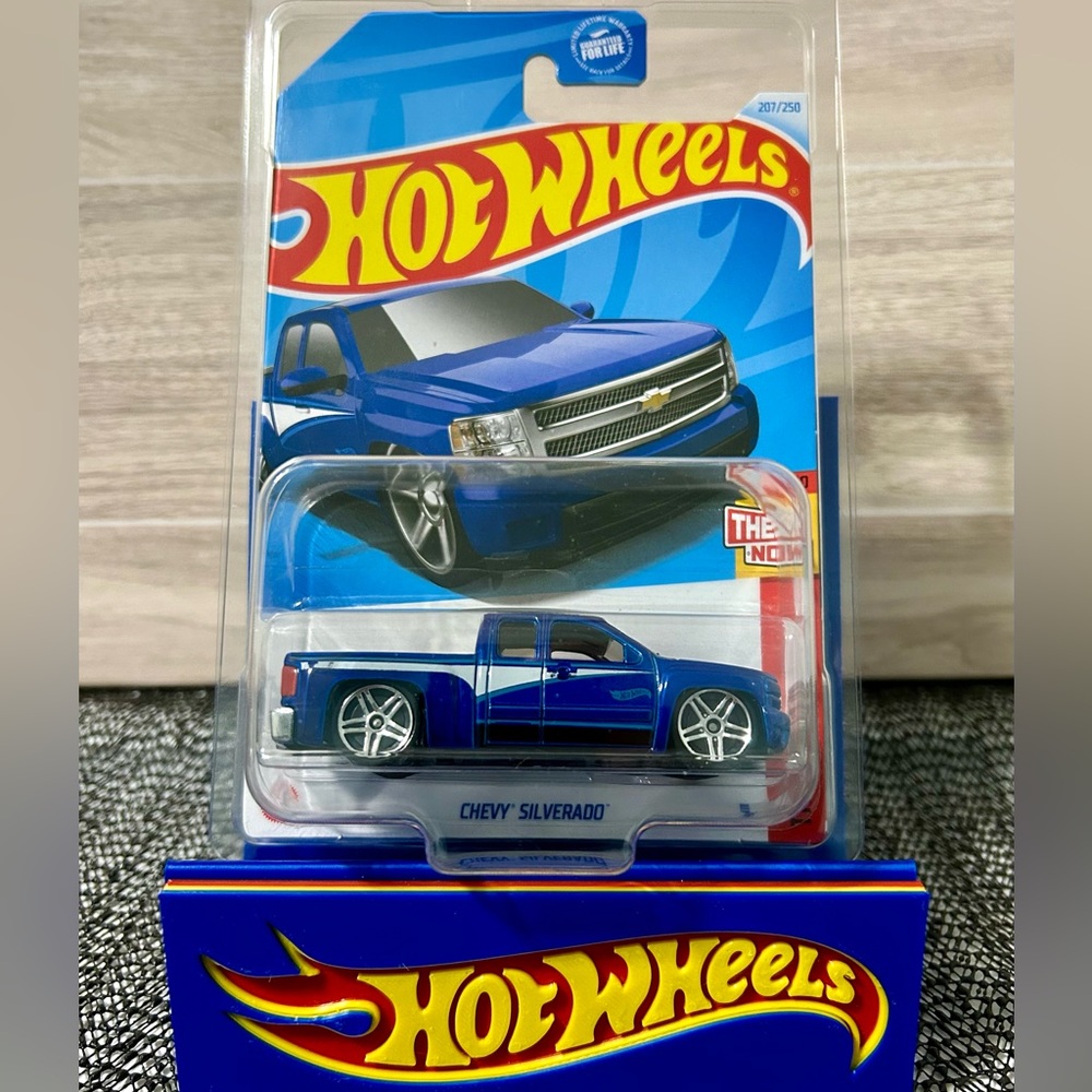 Hot Wheels 07 Chevy Silverado